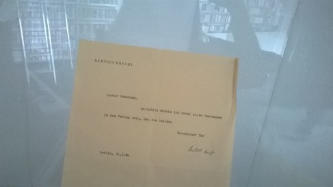 Bertold Brechts Brief an Suhrkamp (c) glasperlenspiel13
