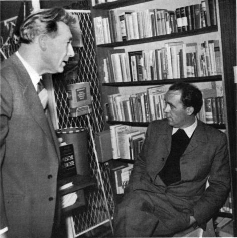 Witsch und Böll 1954 am Tag des Buches in der Schrsdorff´schen Buchhandlung Düsseldorf | ©Archiv Kiepenheuer & Witsch